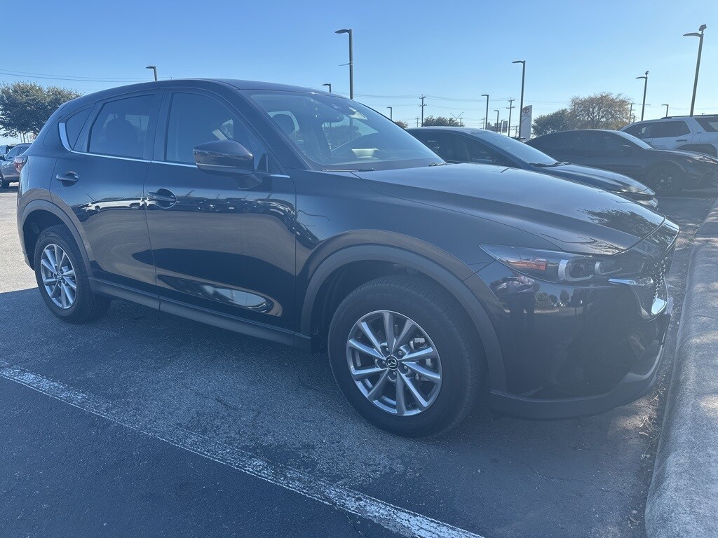 2023 Mazda CX-5 2.5 S Preferred photo 2