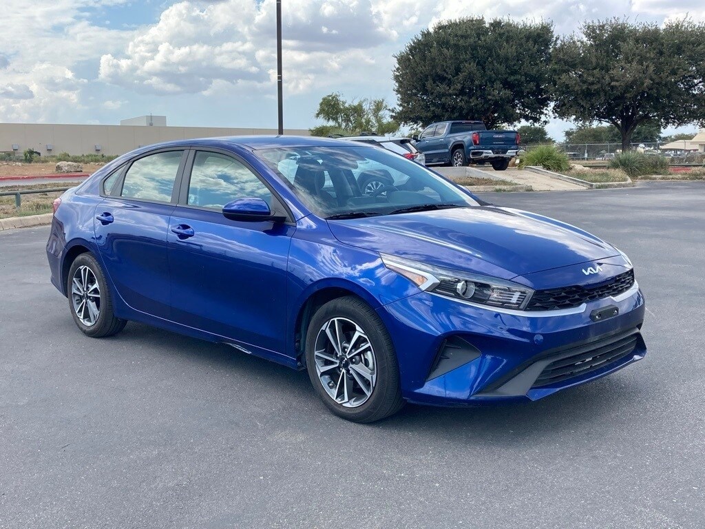 2024 Kia Forte LXS photo 3