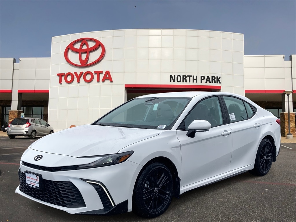 2026 Toyota Camry LE's photo