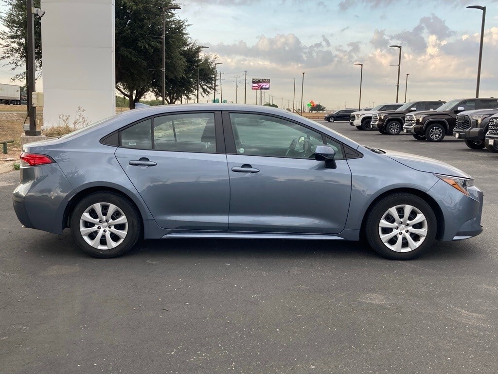 2024 Toyota Corolla LE photo 2