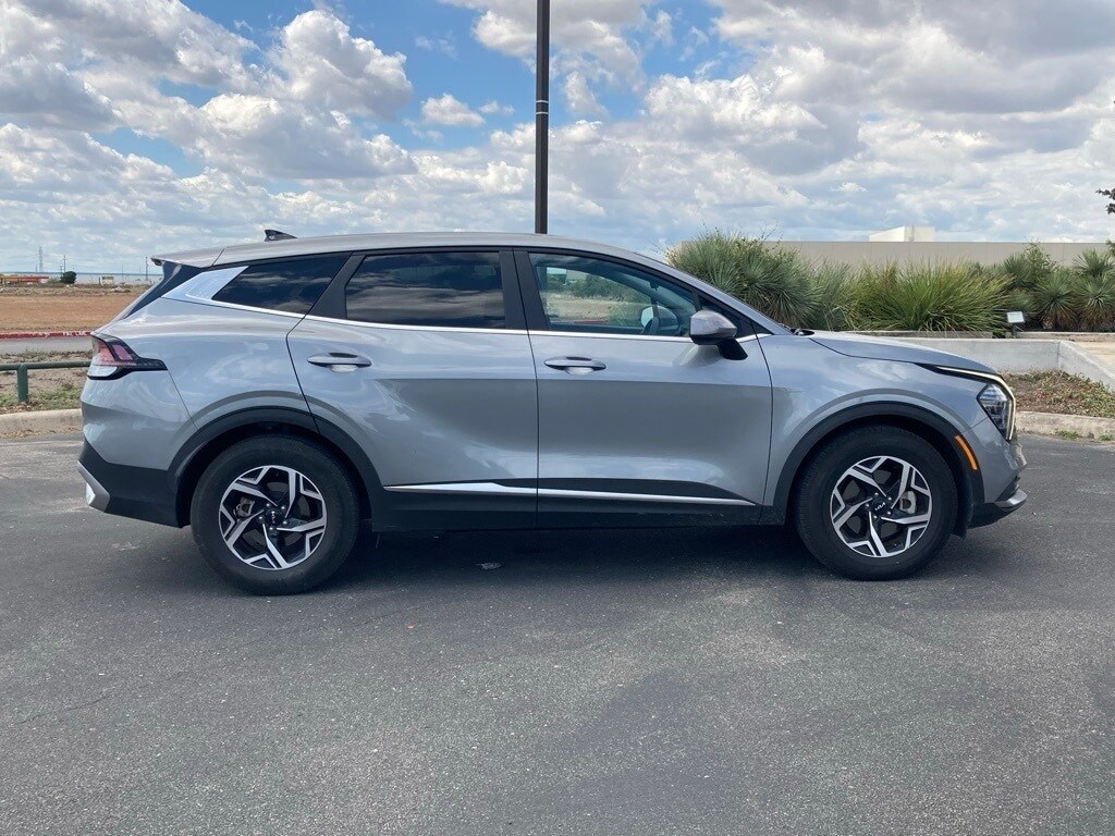 2024 Kia Sportage LX photo 3