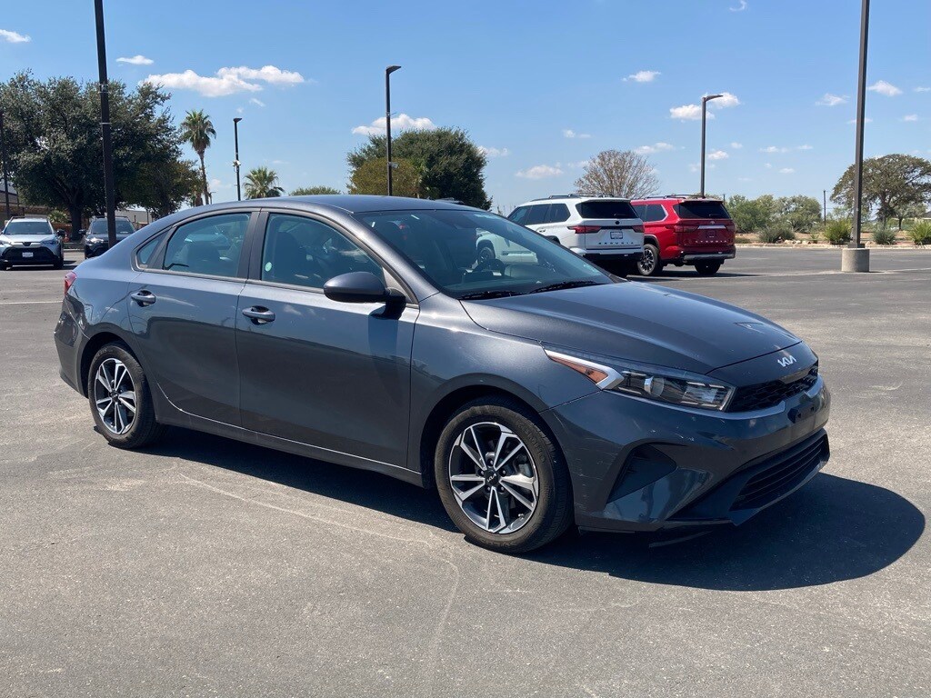 2024 Kia Forte LXS photo 3