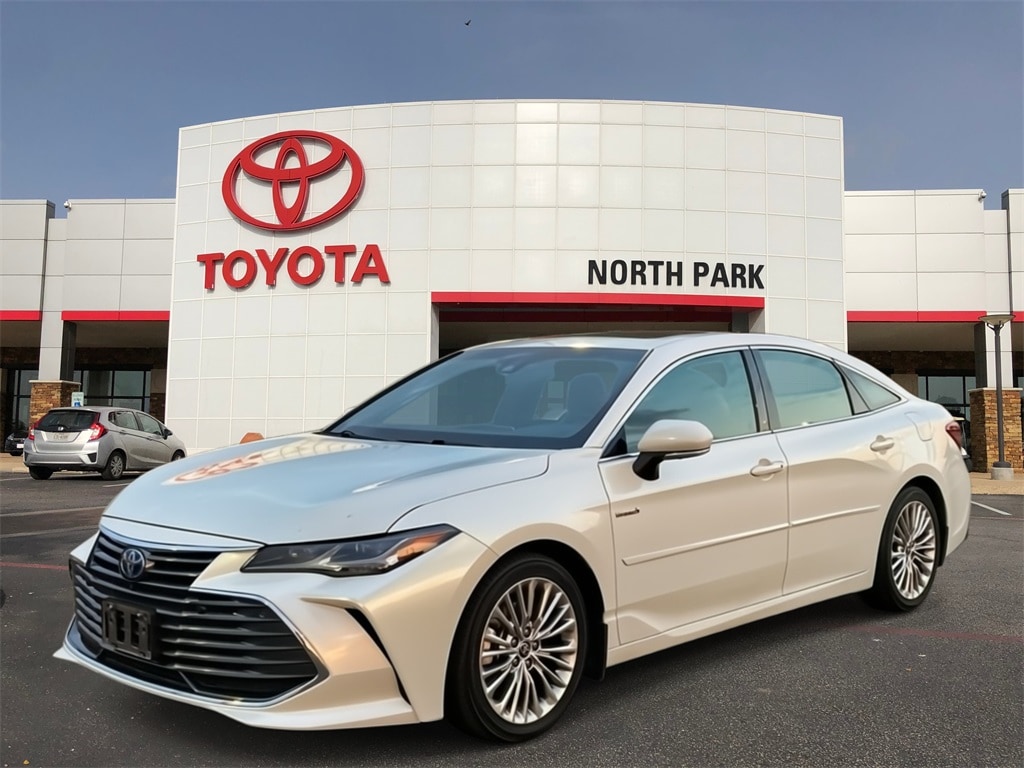 2020 Toyota Avalon Limited's photo