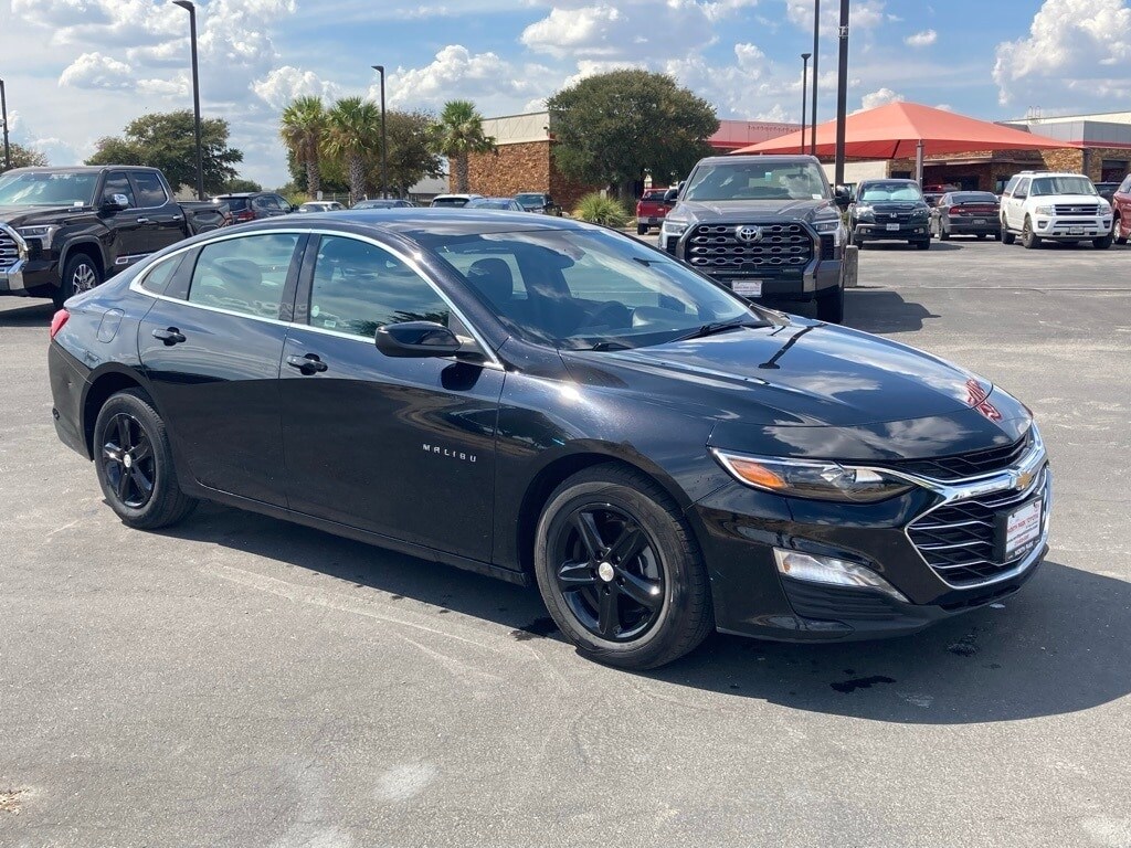 2024 Chevrolet Malibu 1LT photo 3