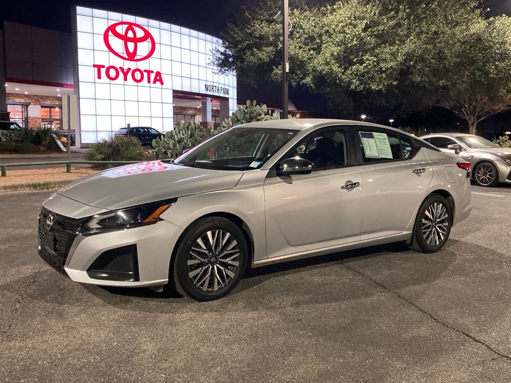 2024 Nissan Altima SV's photo