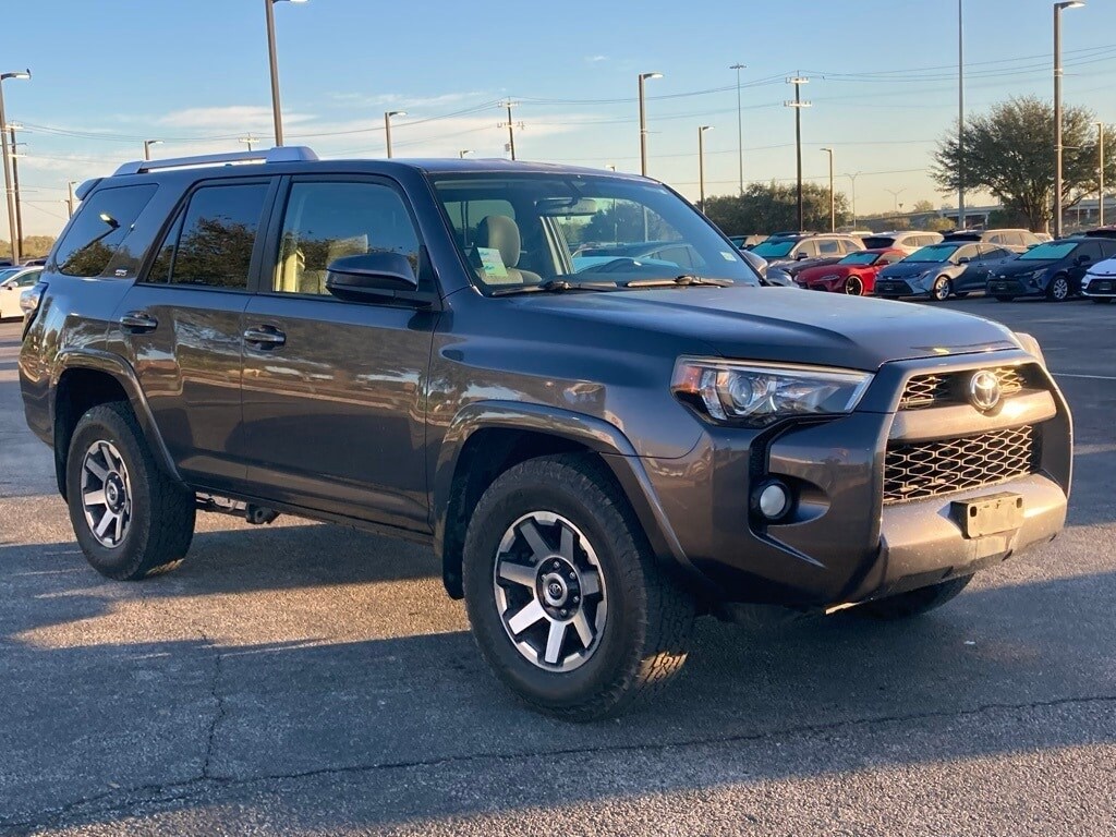 2016 Toyota 4Runner SR5 photo 3