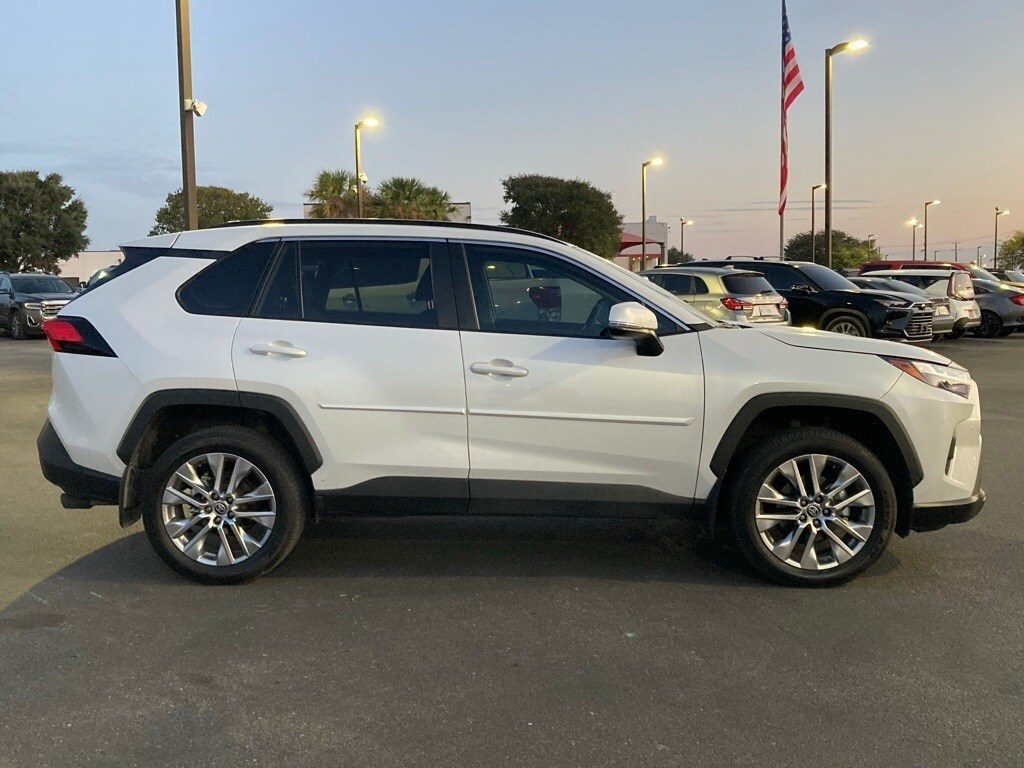 2024 Toyota RAV4 XLE Premium photo 3