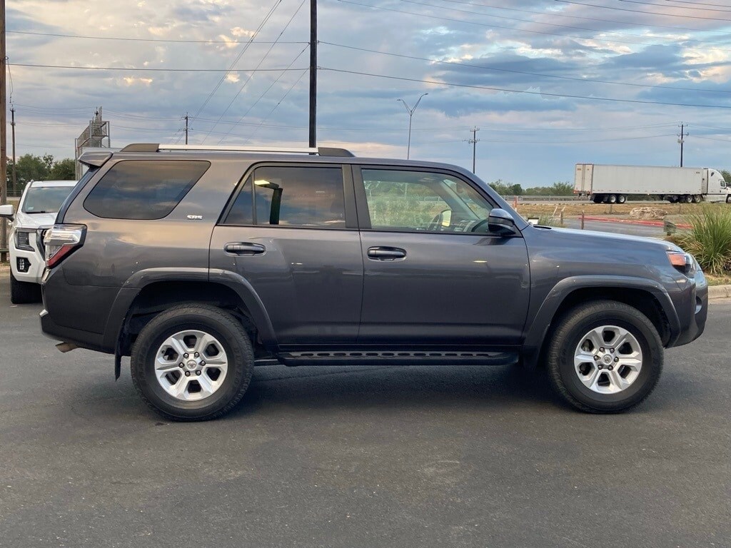 2022 Toyota 4Runner SR5 photo 4