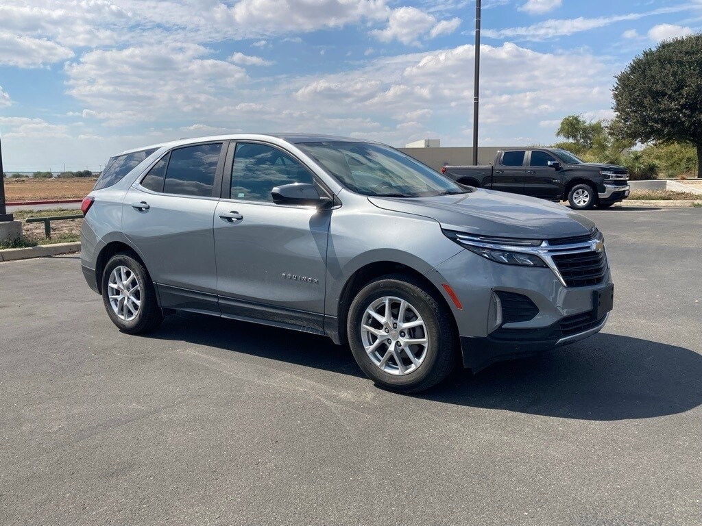 2024 Chevrolet Equinox LT photo 2