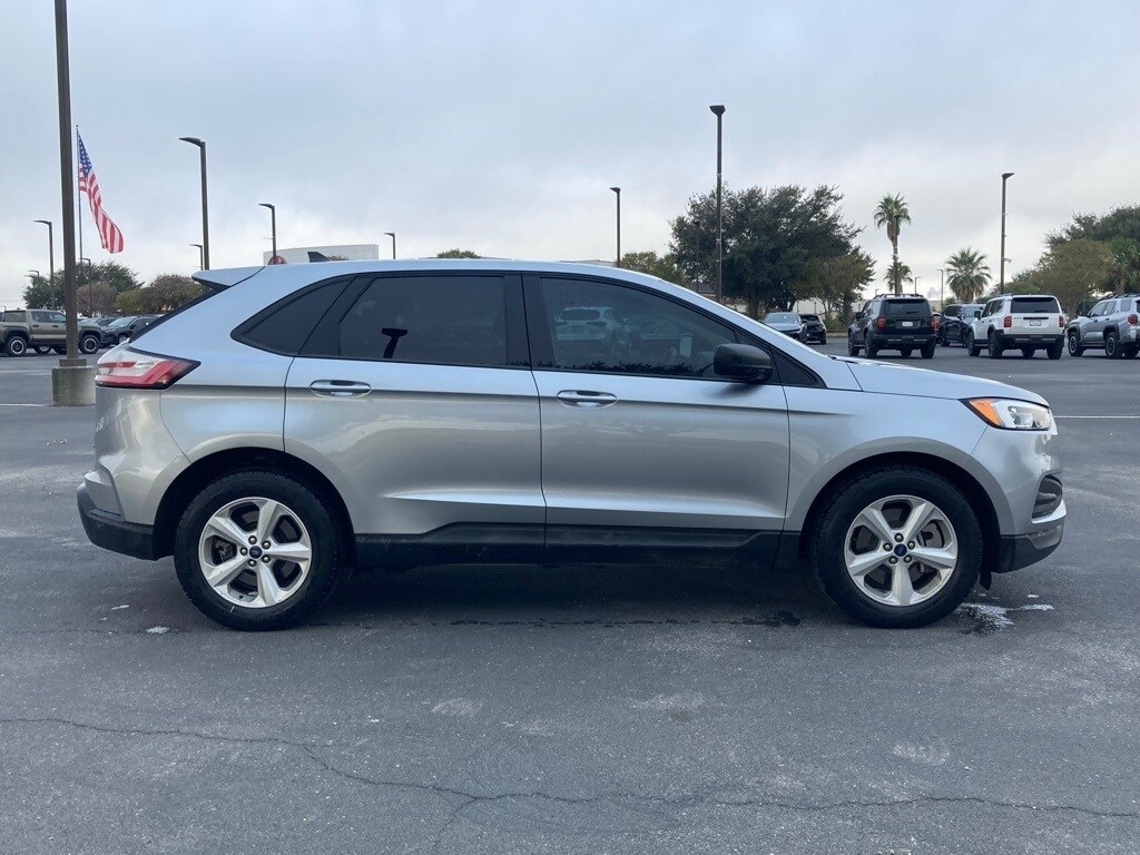 2022 Ford Edge SE photo 2