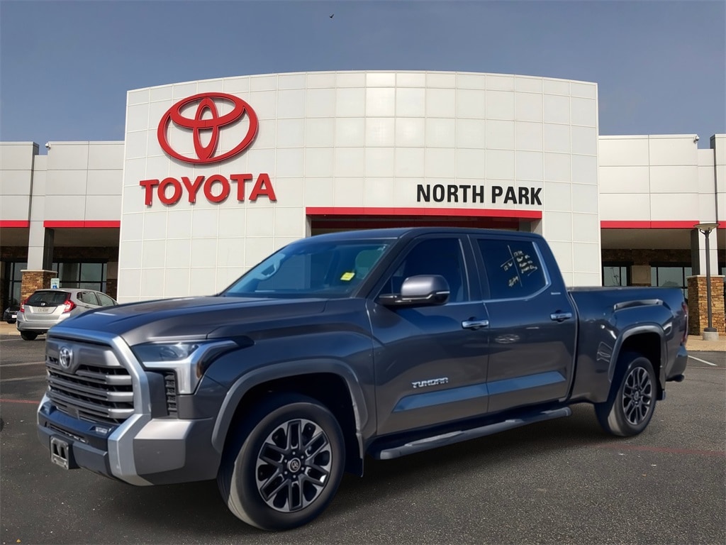 2024 Toyota Tundra Limited's photo