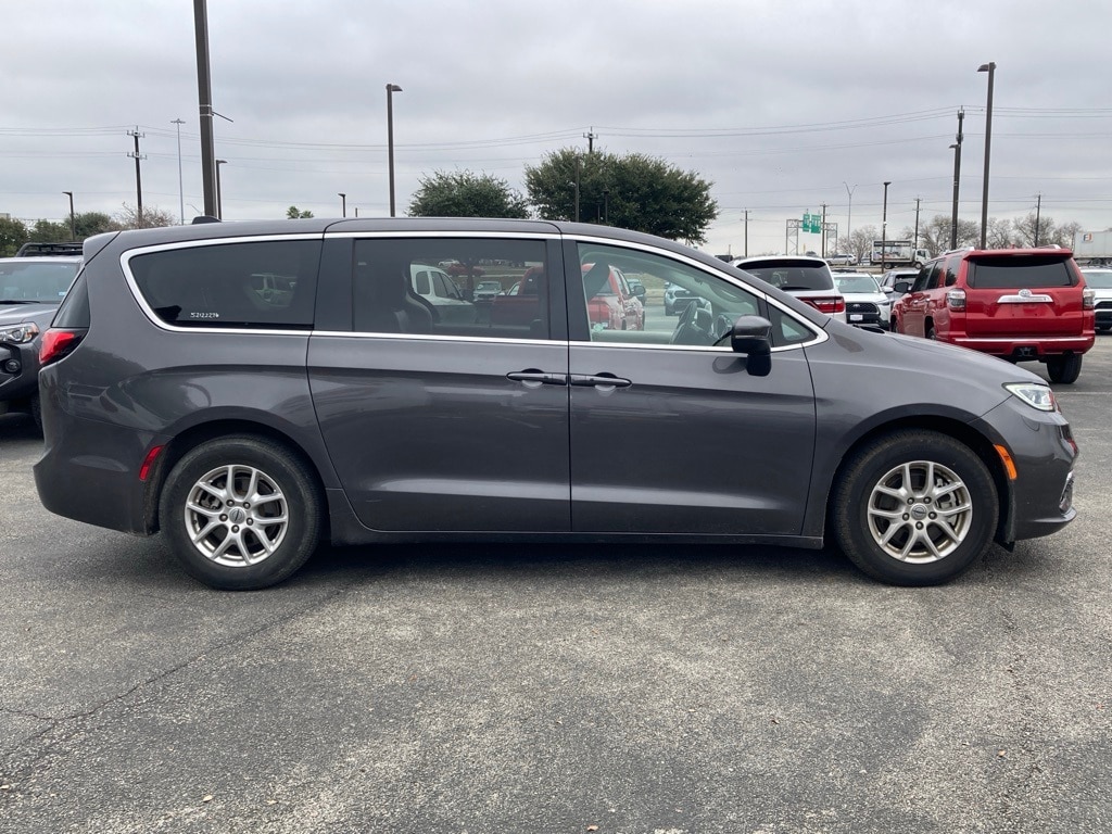 Used 2023 Chrysler Pacifica Touring L Minivan/Van