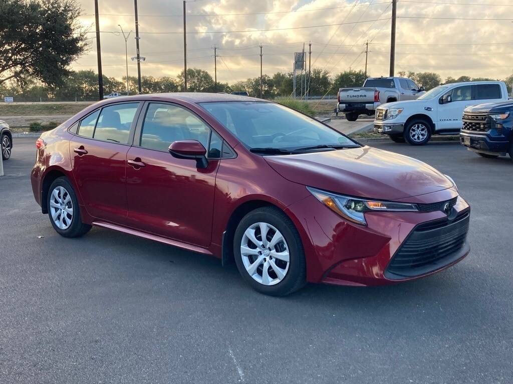 2024 Toyota Corolla LE photo 3