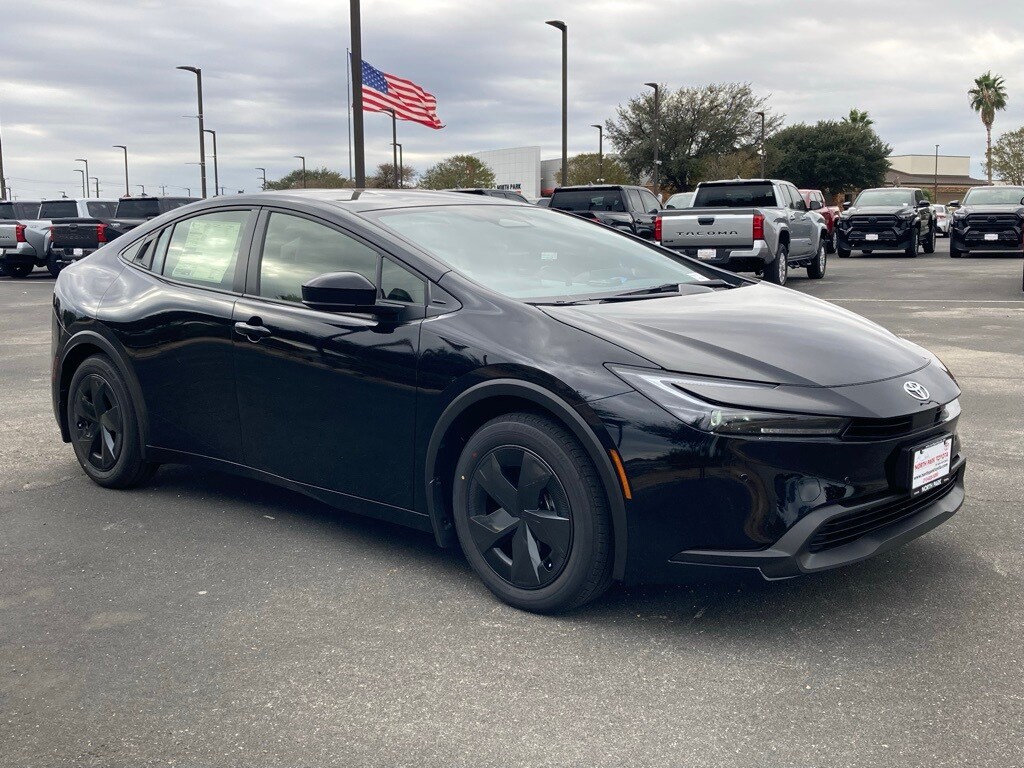 2026 Toyota Prius LE photo 3