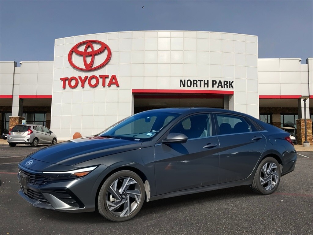 Used 2025 Hyundai Elantra SEL Convenience Sedan