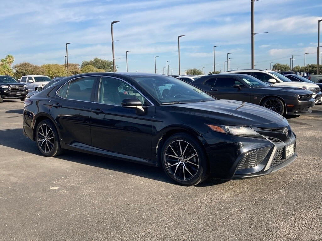 2021 Toyota Camry SE photo 2