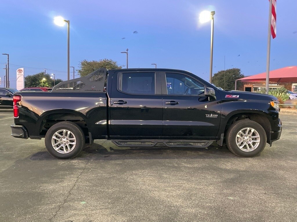 2023 Chevrolet Silverado 1500 RST photo 2