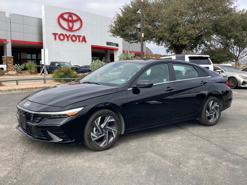 Used 2025 Hyundai Elantra SEL Convenience Sedan