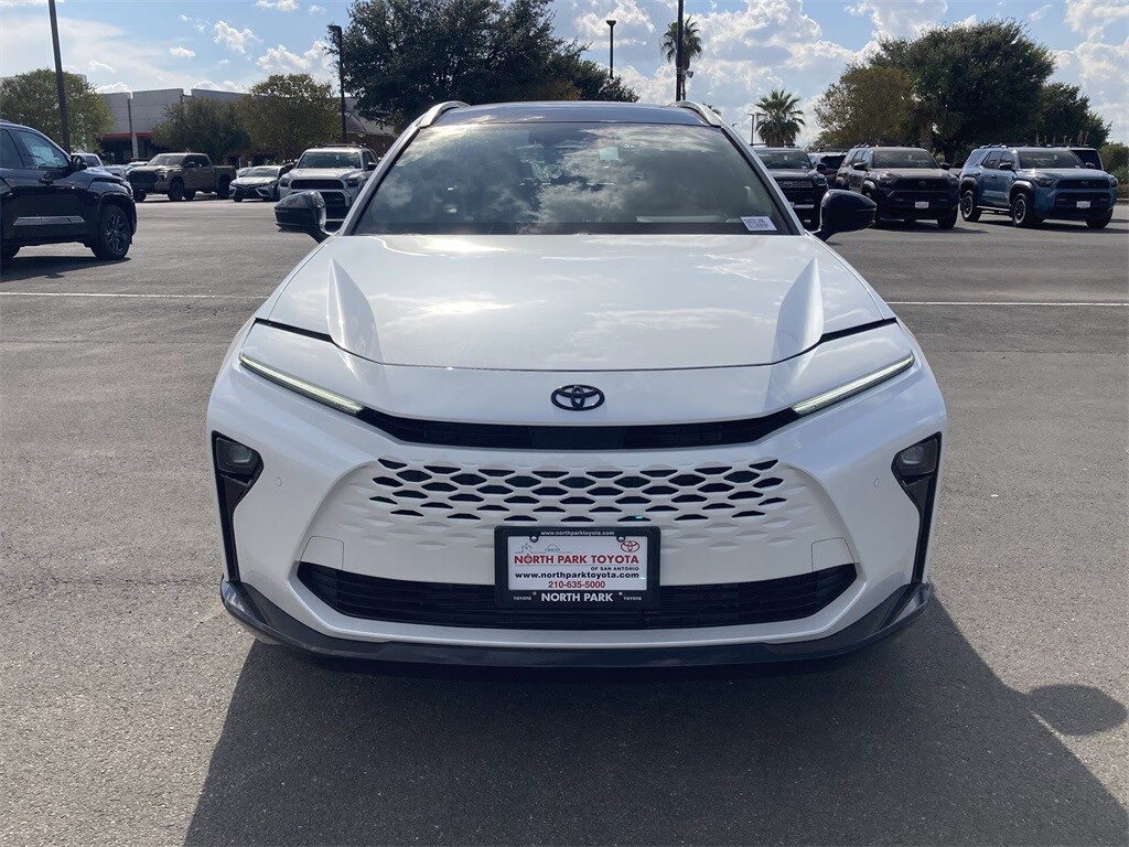 2025 Toyota Crown Signia Limited photo 2