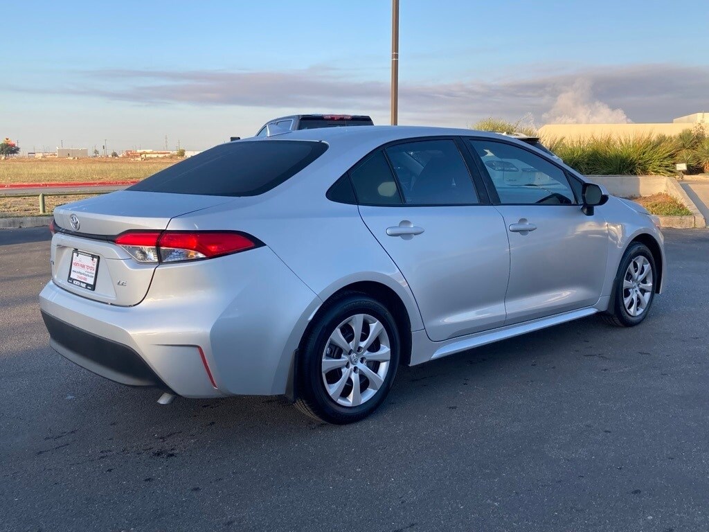 2025 Toyota Corolla LE photo 4