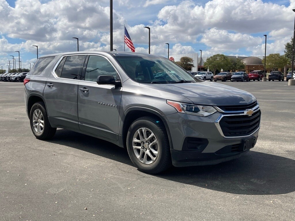 2019 Chevrolet Traverse LS photo 3
