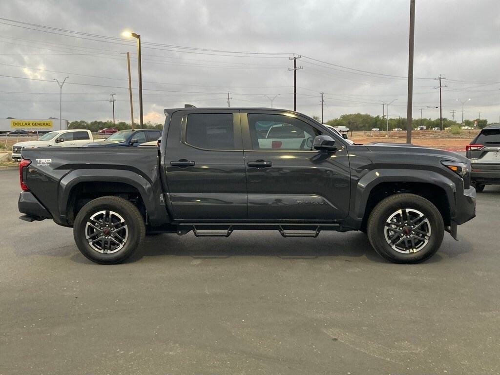2025 Toyota Tacoma SR5 photo 3