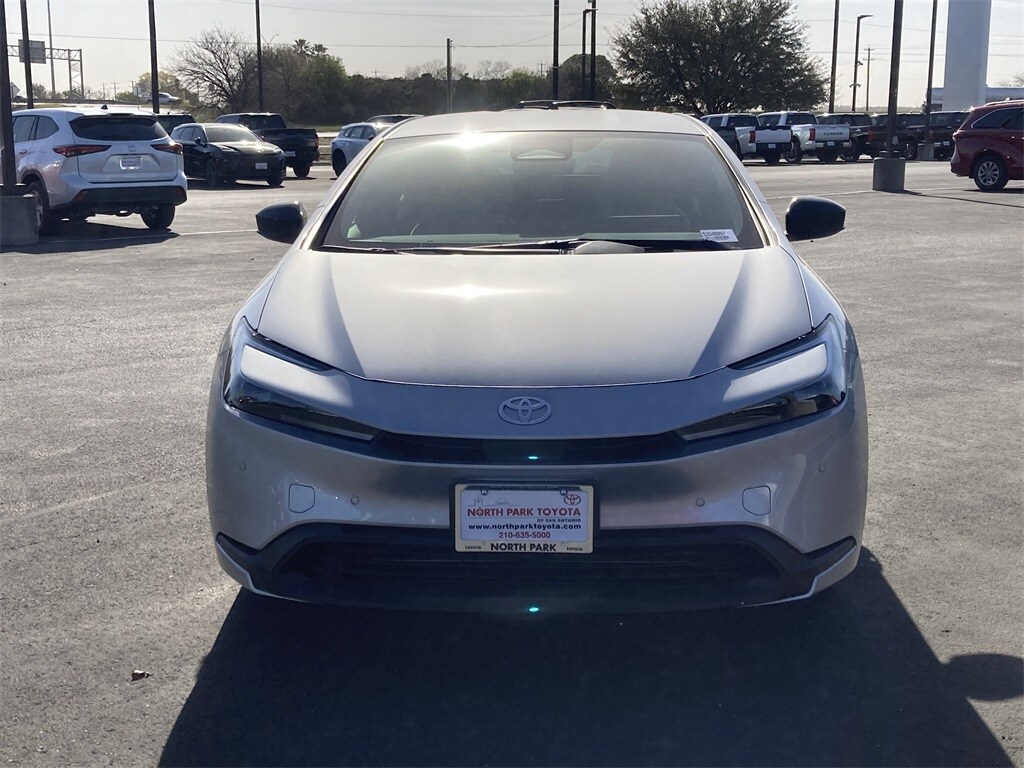 2026 Toyota Prius LE photo 2