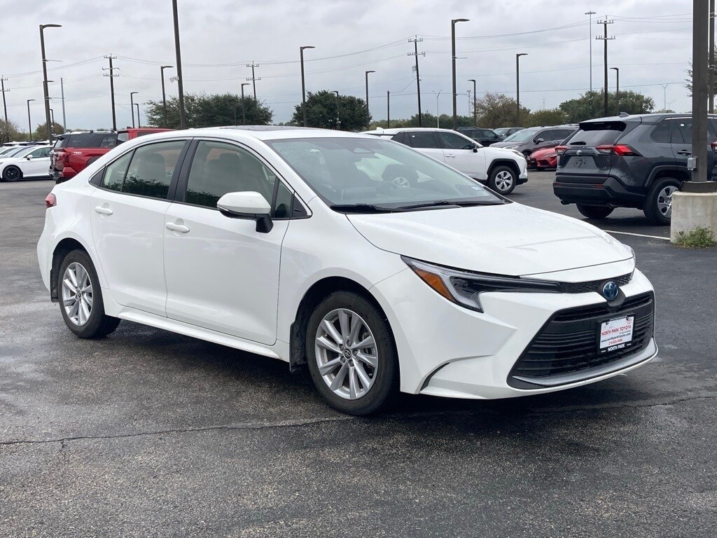 2024 Toyota Corolla Hybrid XLE photo 3
