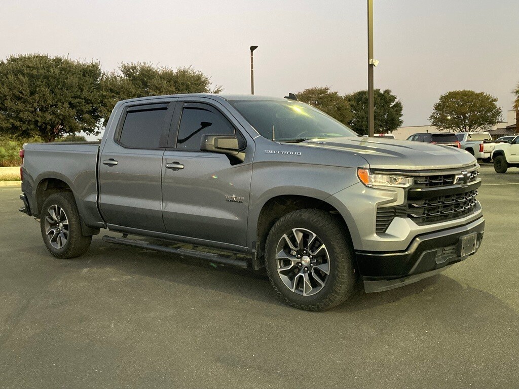2023 Chevrolet Silverado 1500 LT photo 3