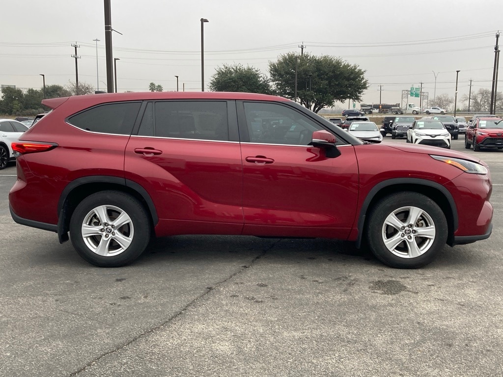 Used 2023 Toyota Highlander LE SUV