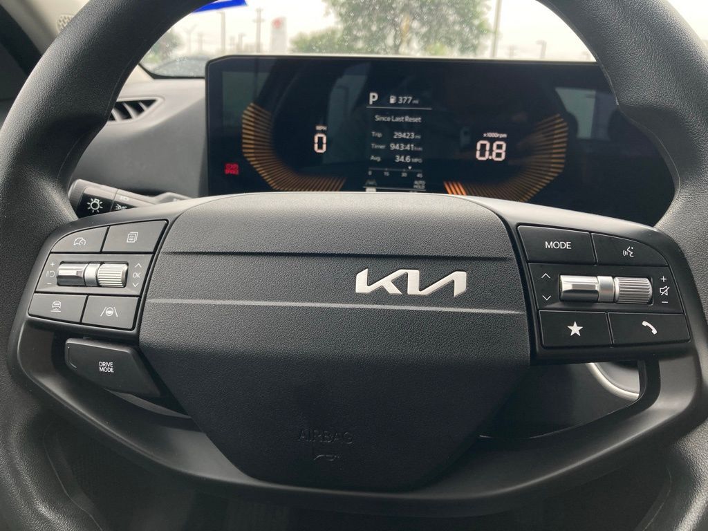 2025 Kia K4 LXS - Photo 14