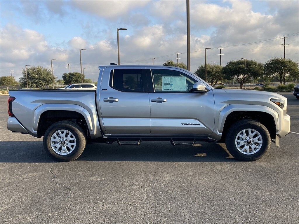 2025 Toyota Tacoma SR5 photo 3
