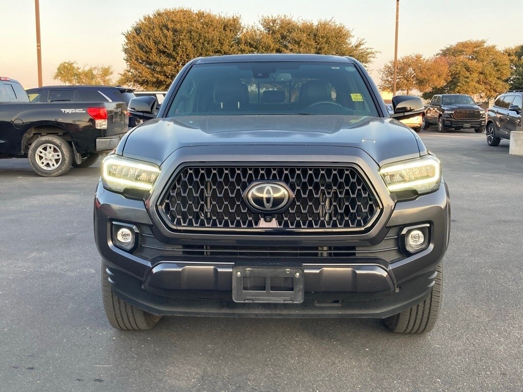 2022 Toyota Tacoma Limited photo 2