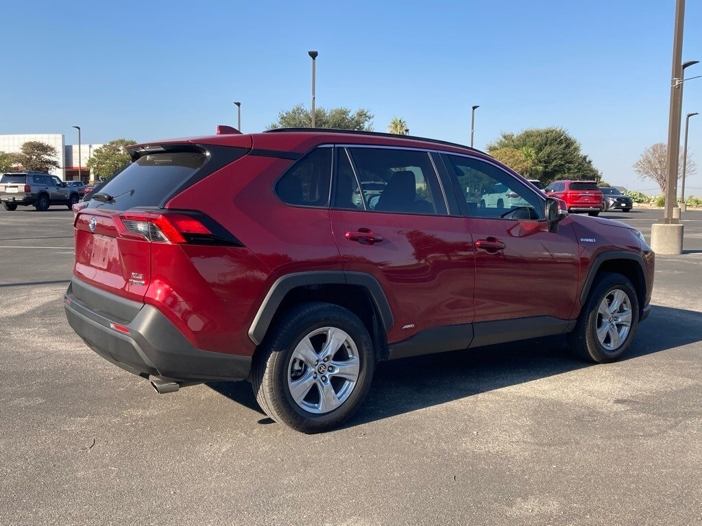 2021 Toyota RAV4 Hybrid XLE photo 3
