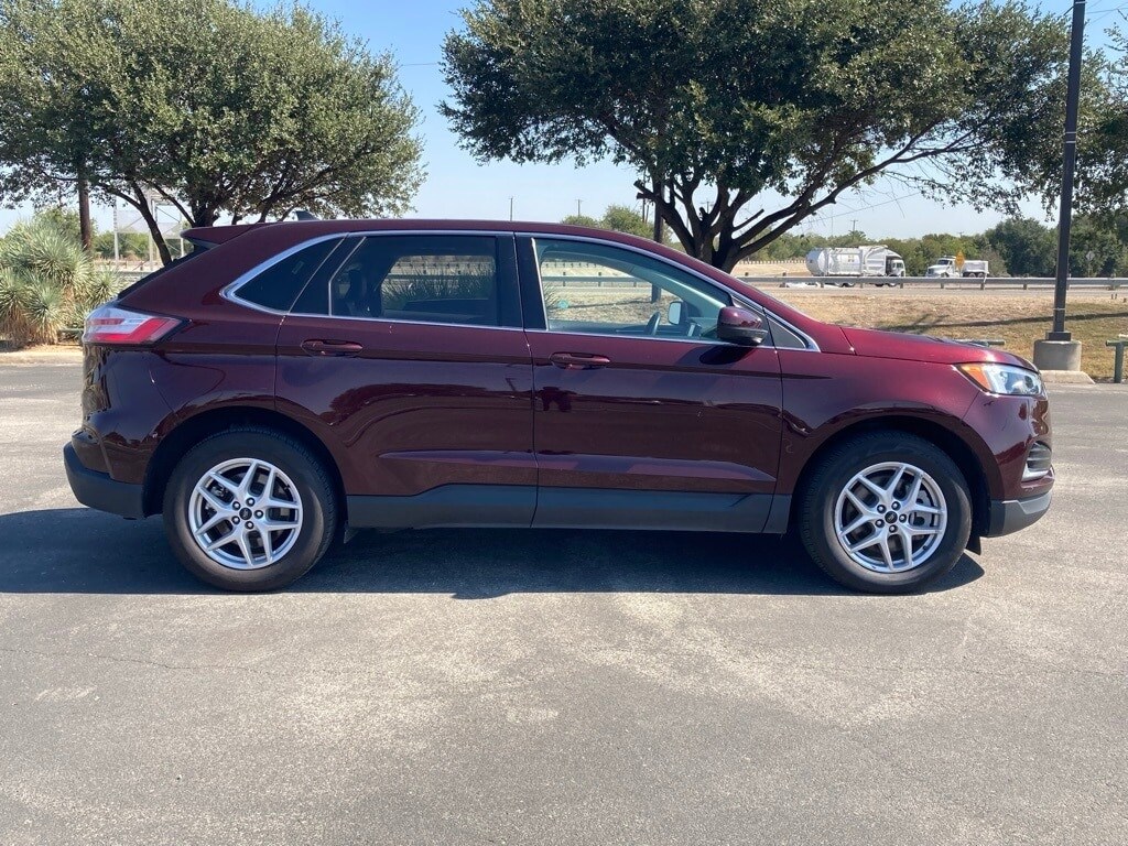2024 Ford Edge SEL photo 4