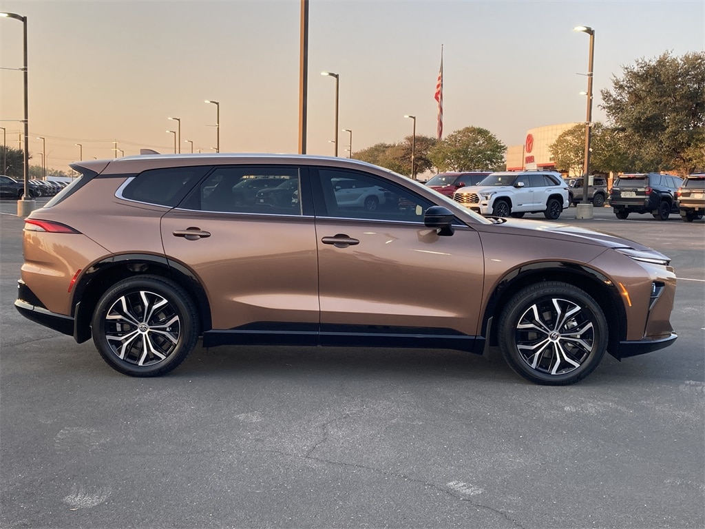 New 2025 Toyota Crown Signia XLE SUV