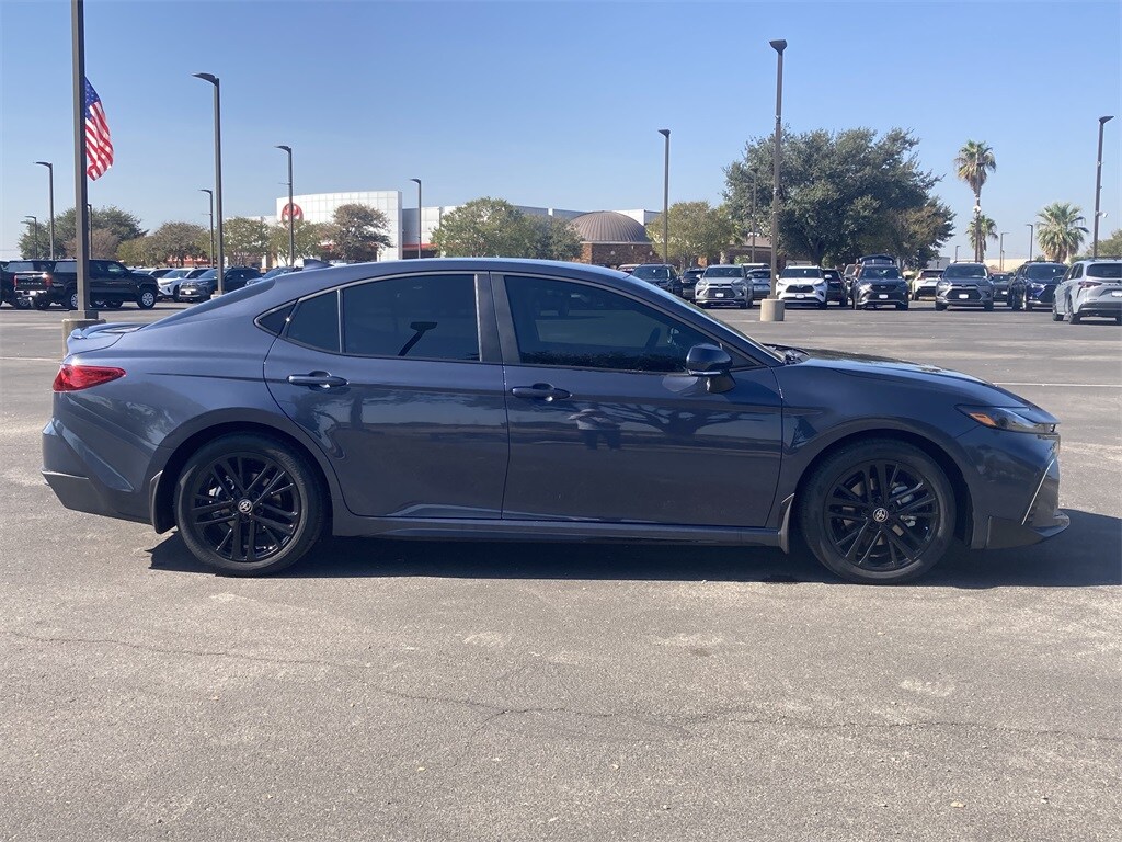 2026 Toyota Camry SE photo 4