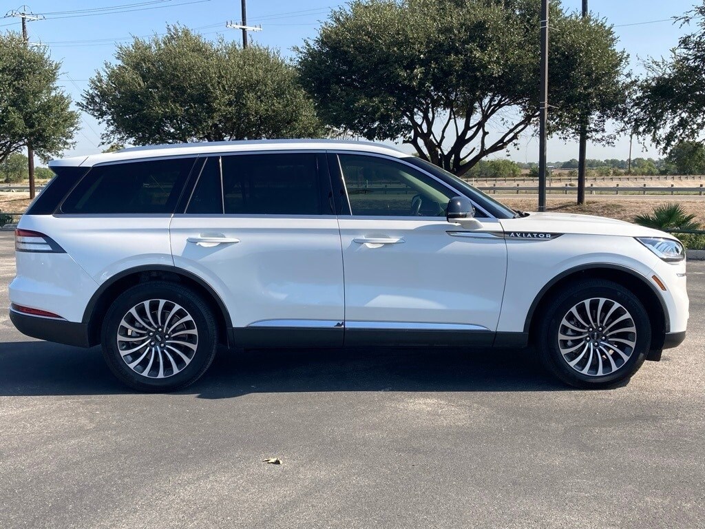 2024 Lincoln Aviator Reserve photo 2