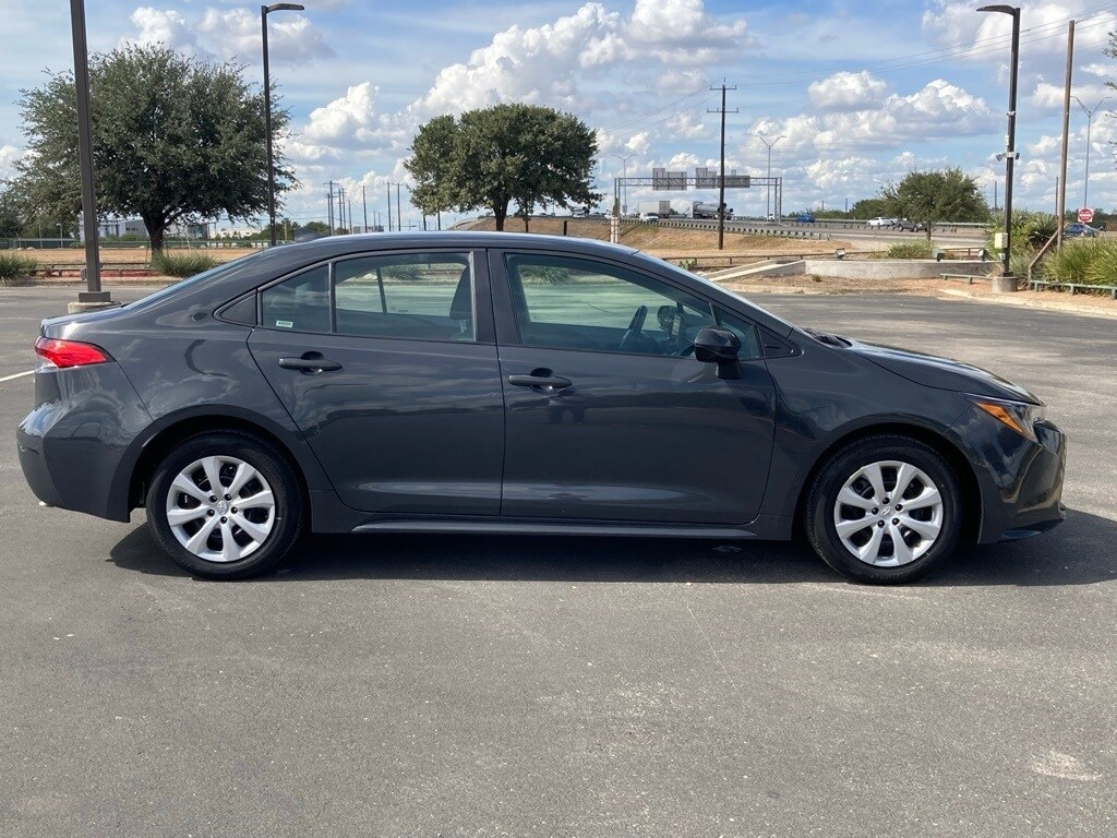 2024 Toyota Corolla LE photo 4