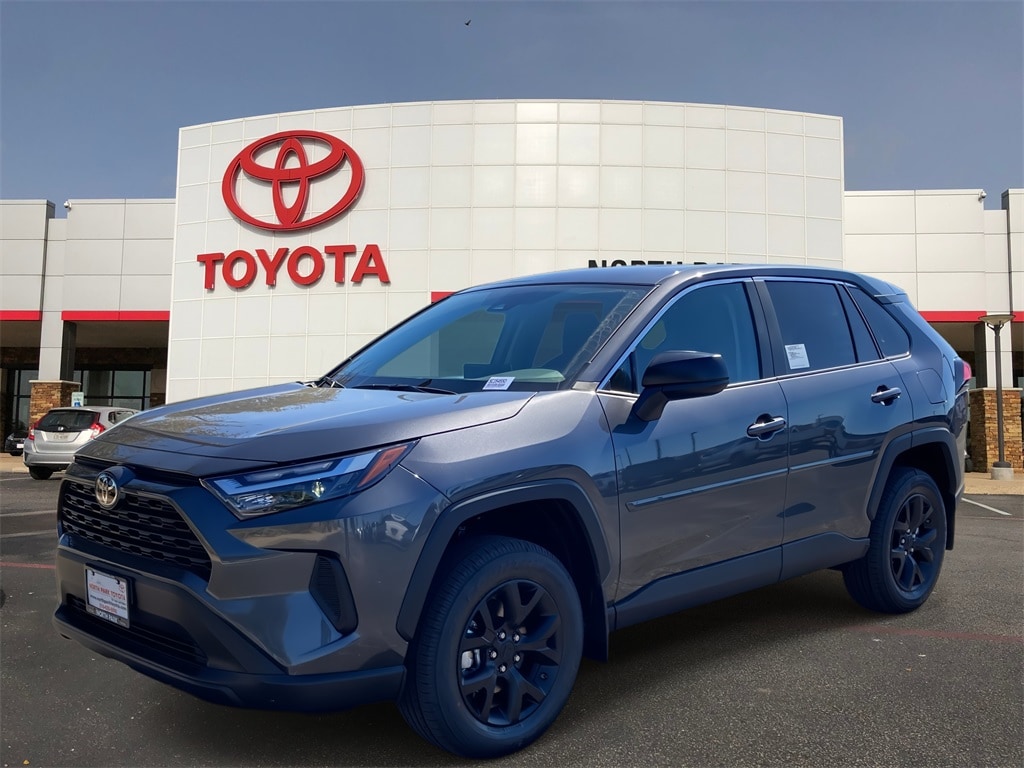 2025 Toyota RAV4 LE's photo