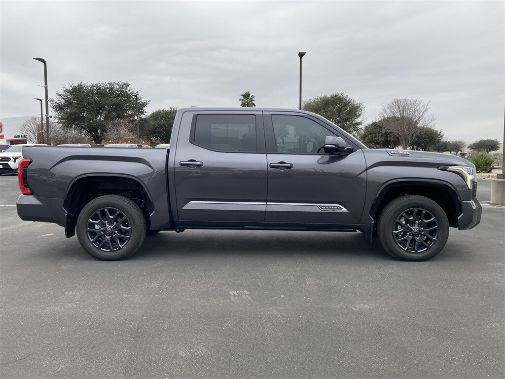 2025 Toyota Tundra Platinum photo 4