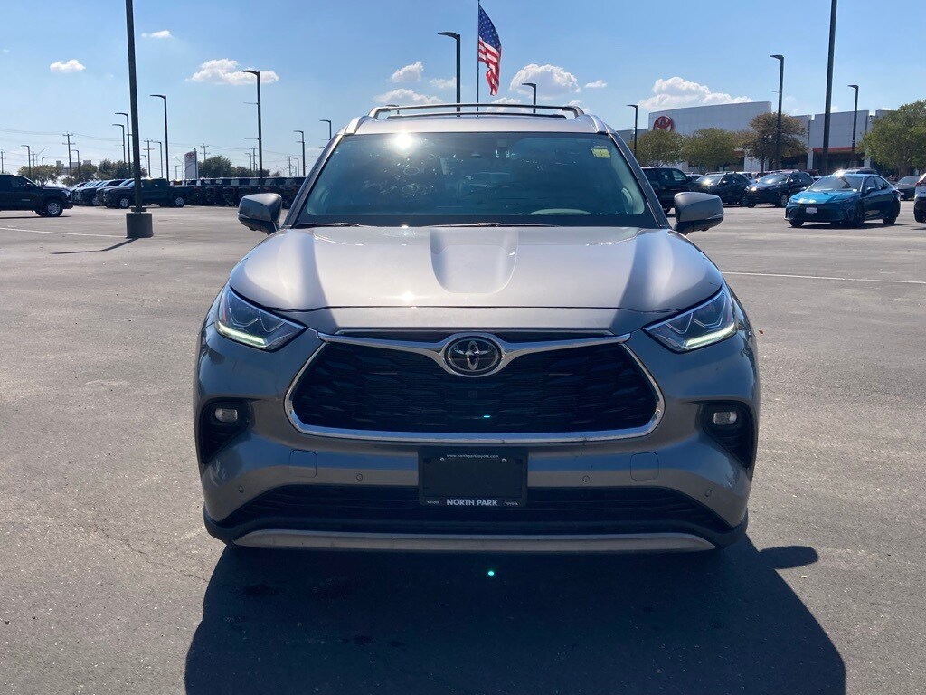 2025 Toyota Highlander Hybrid XLE photo 2