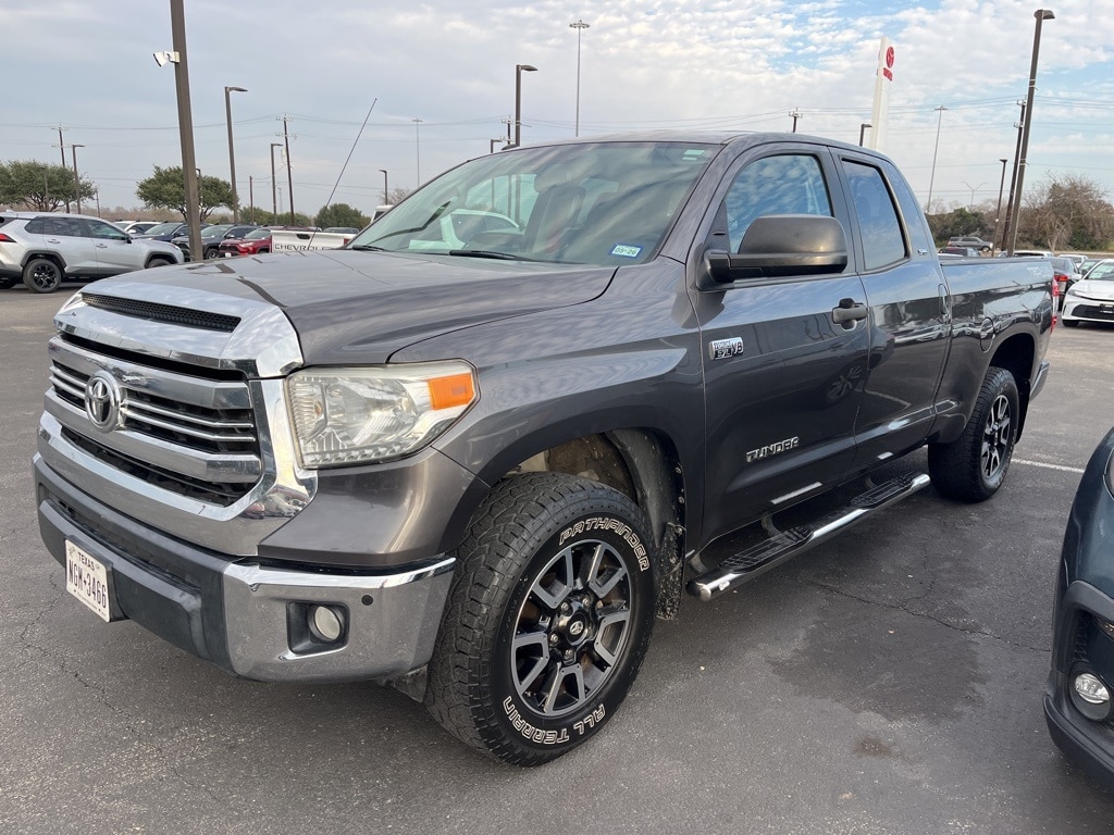 2017 Toyota Tundra SR5's photo