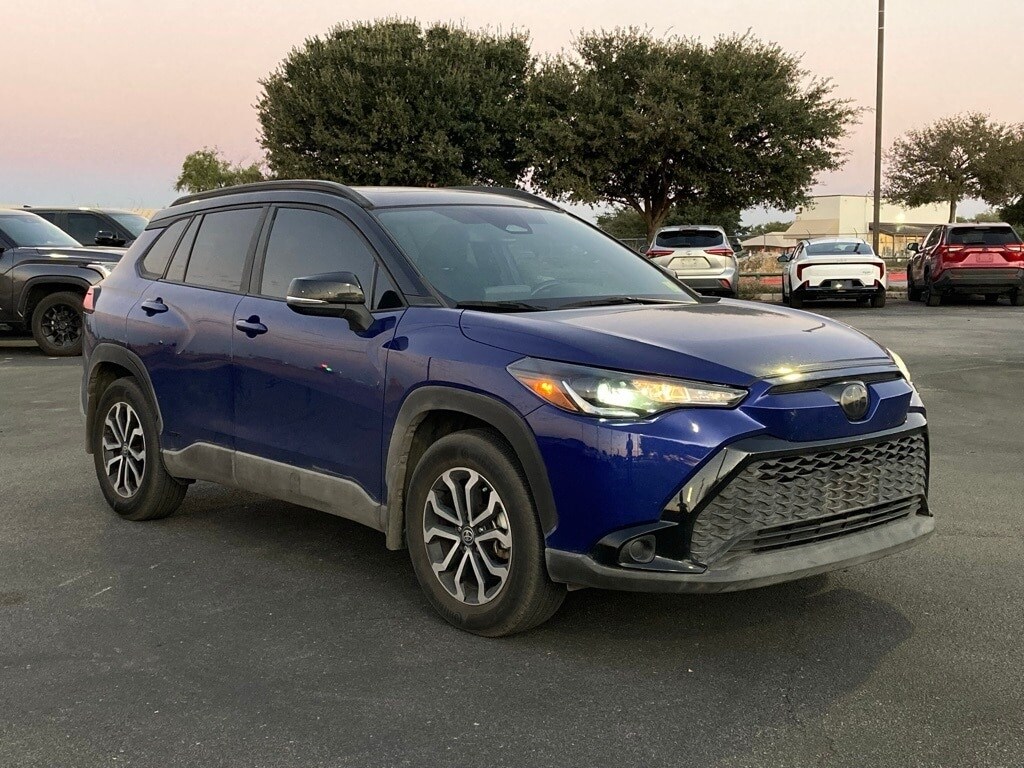 2024 Toyota Corolla Cross Hybrid SE photo 3
