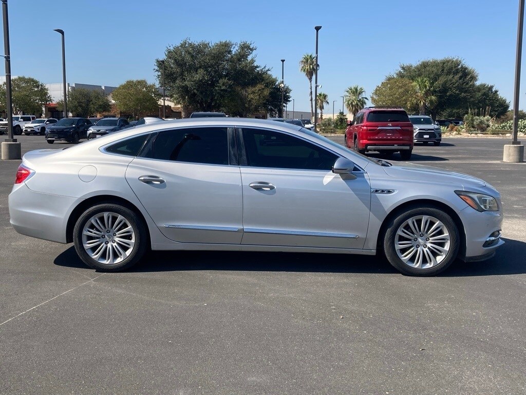 2018 Buick LaCrosse Essence photo 3