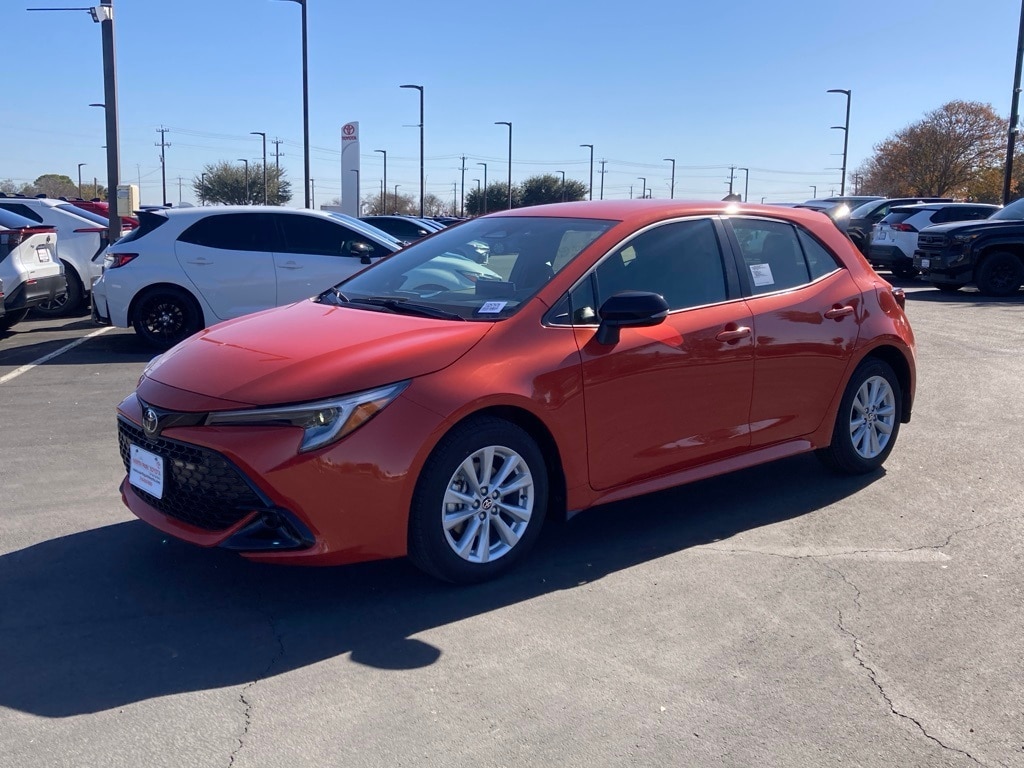 2026 Toyota Corolla Hatchback SE's photo