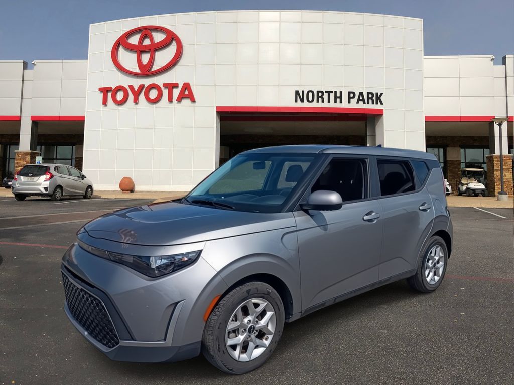 2025 Kia Soul 2.0L LX IVT's photo