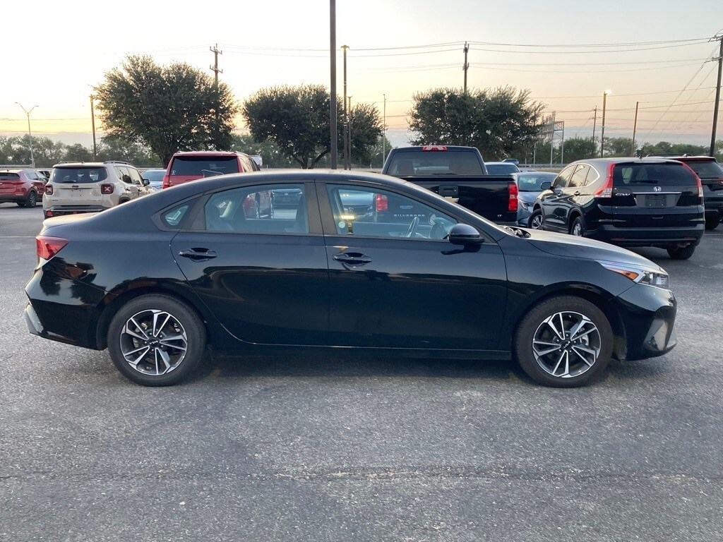 2024 Kia Forte LXS photo 4