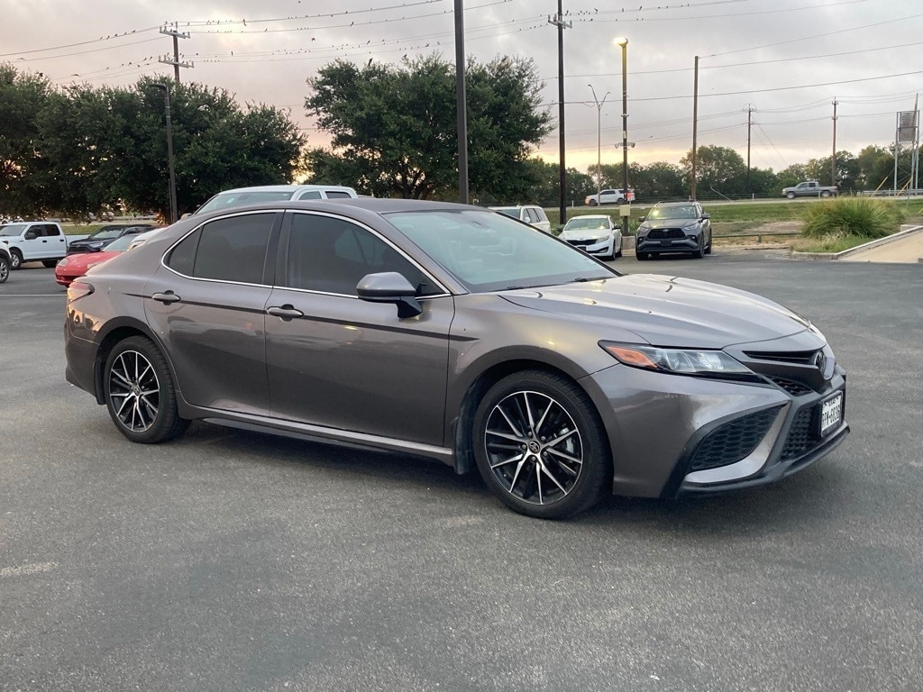 Used 2021 Toyota Camry SE with VIN 4T1G11AKXMU488272 for sale in San Antonio, TX