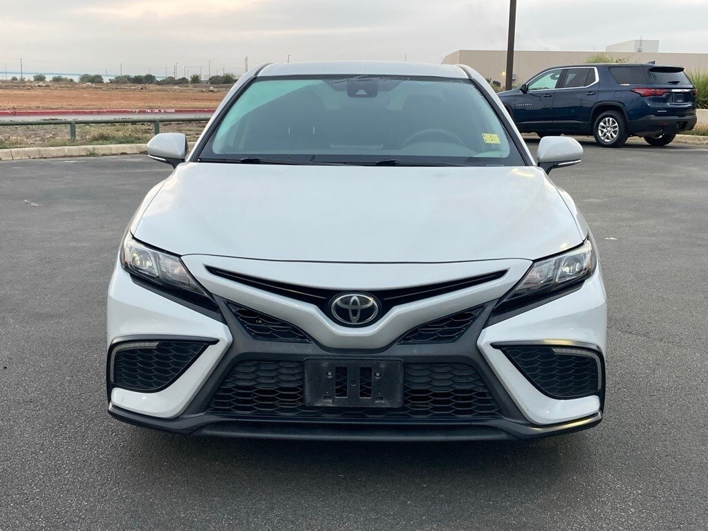 2022 Toyota Camry SE photo 2